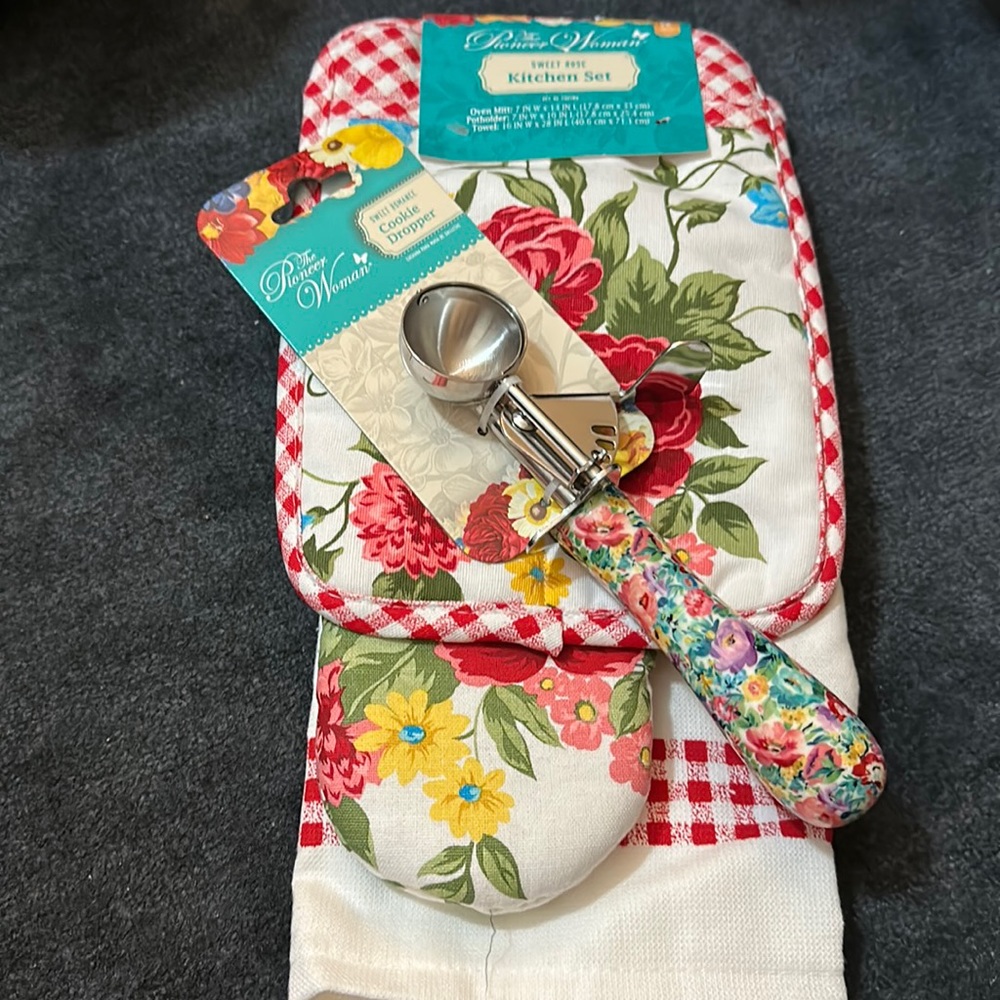 PIONEER WOMAN SET